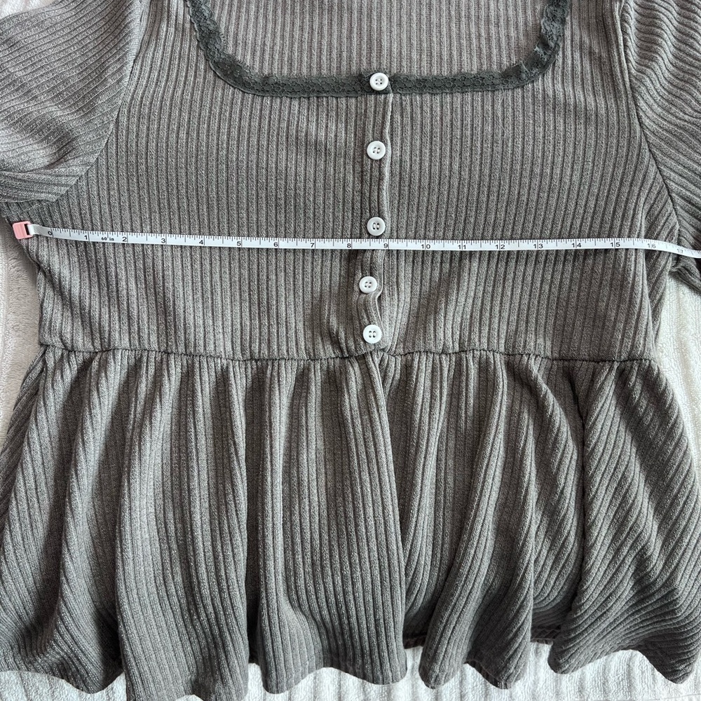 ROMWE Gray Ribbed Button-Up Top - Picture 2 of 5